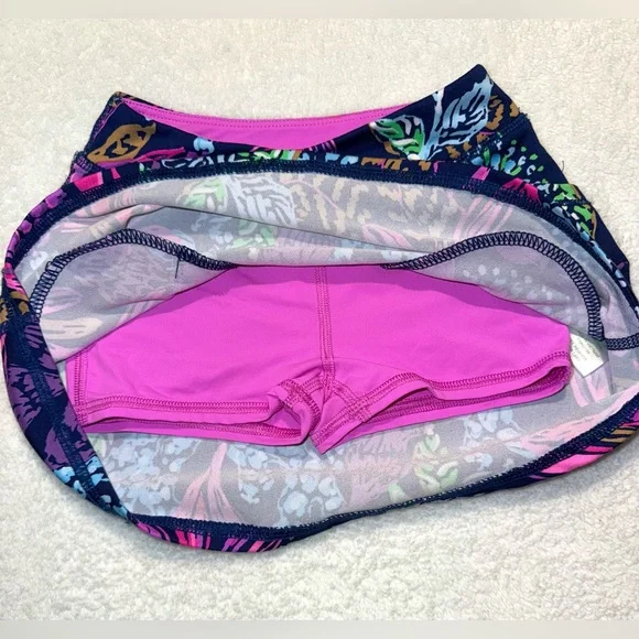 Lilly Pulitzer Luxletic skort w/ navy and pink floral print, size 2/3, EUC - Picture 2 of 4